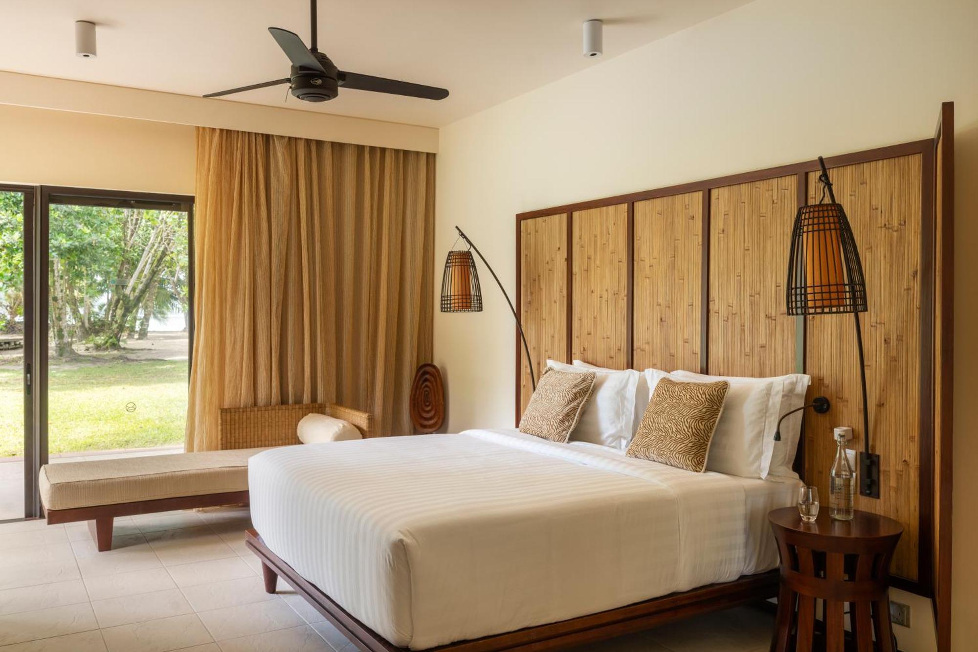 Constance Ephelia Hotel Port Glaud Exterior photo A bedroom at the resort