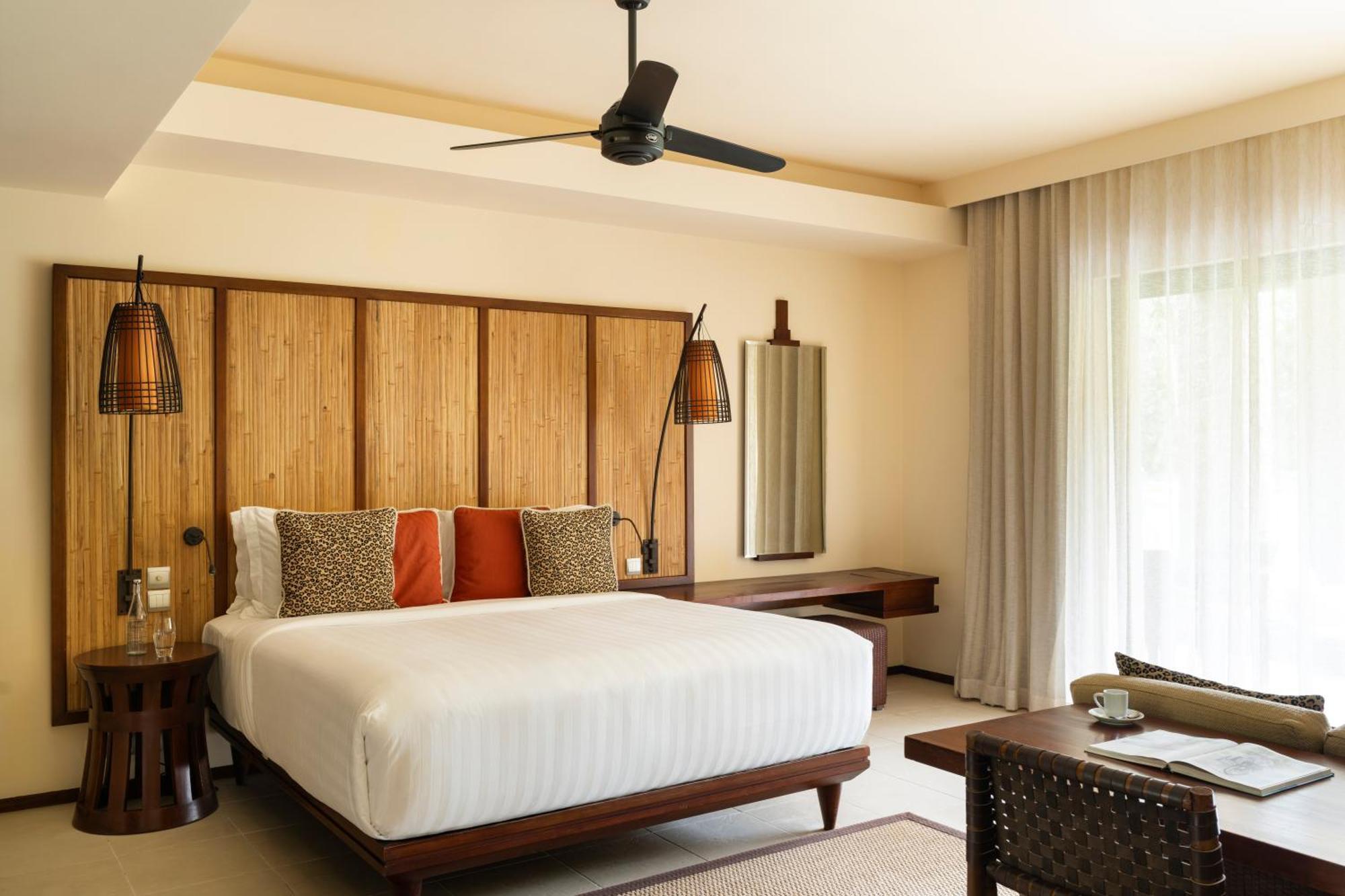 Constance Ephelia Hotel Port Glaud Exterior photo A bedroom at the resort