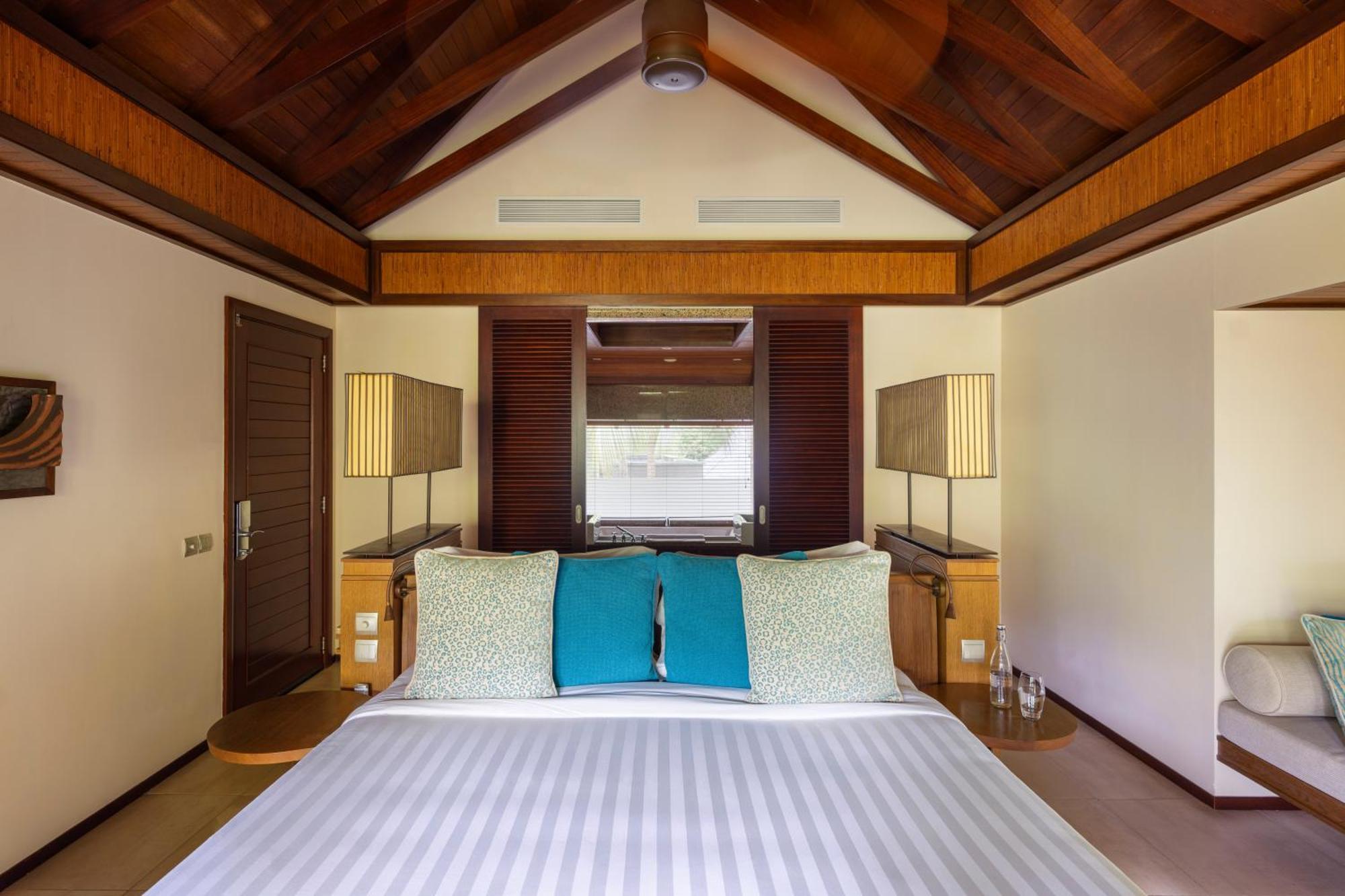Constance Ephelia Hotel Port Glaud Exterior photo A bedroom at the resort