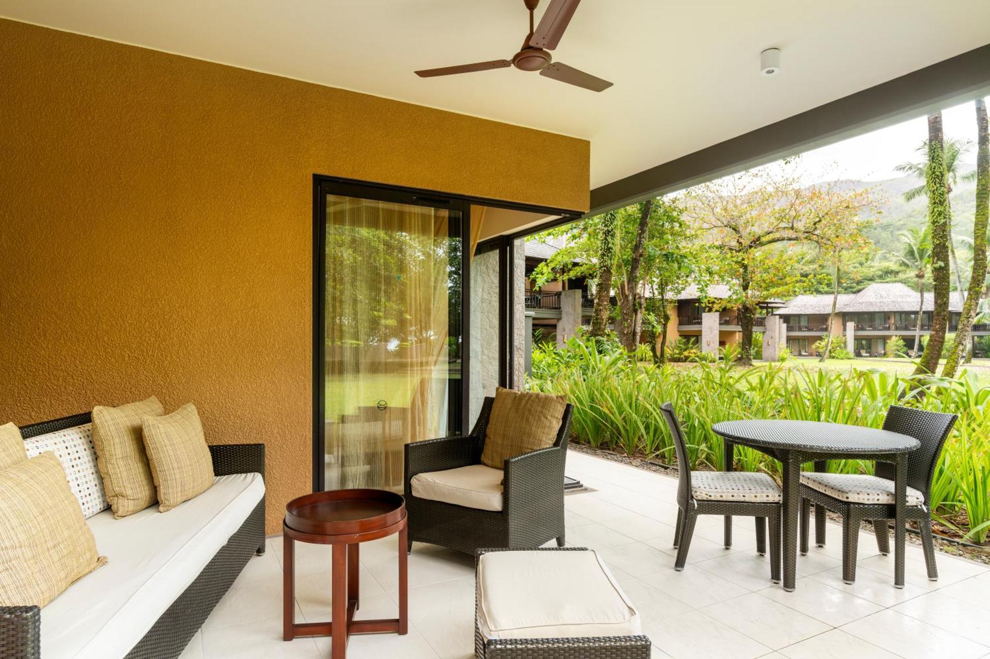 Constance Ephelia Hotel Port Glaud Exterior photo A room at the resort