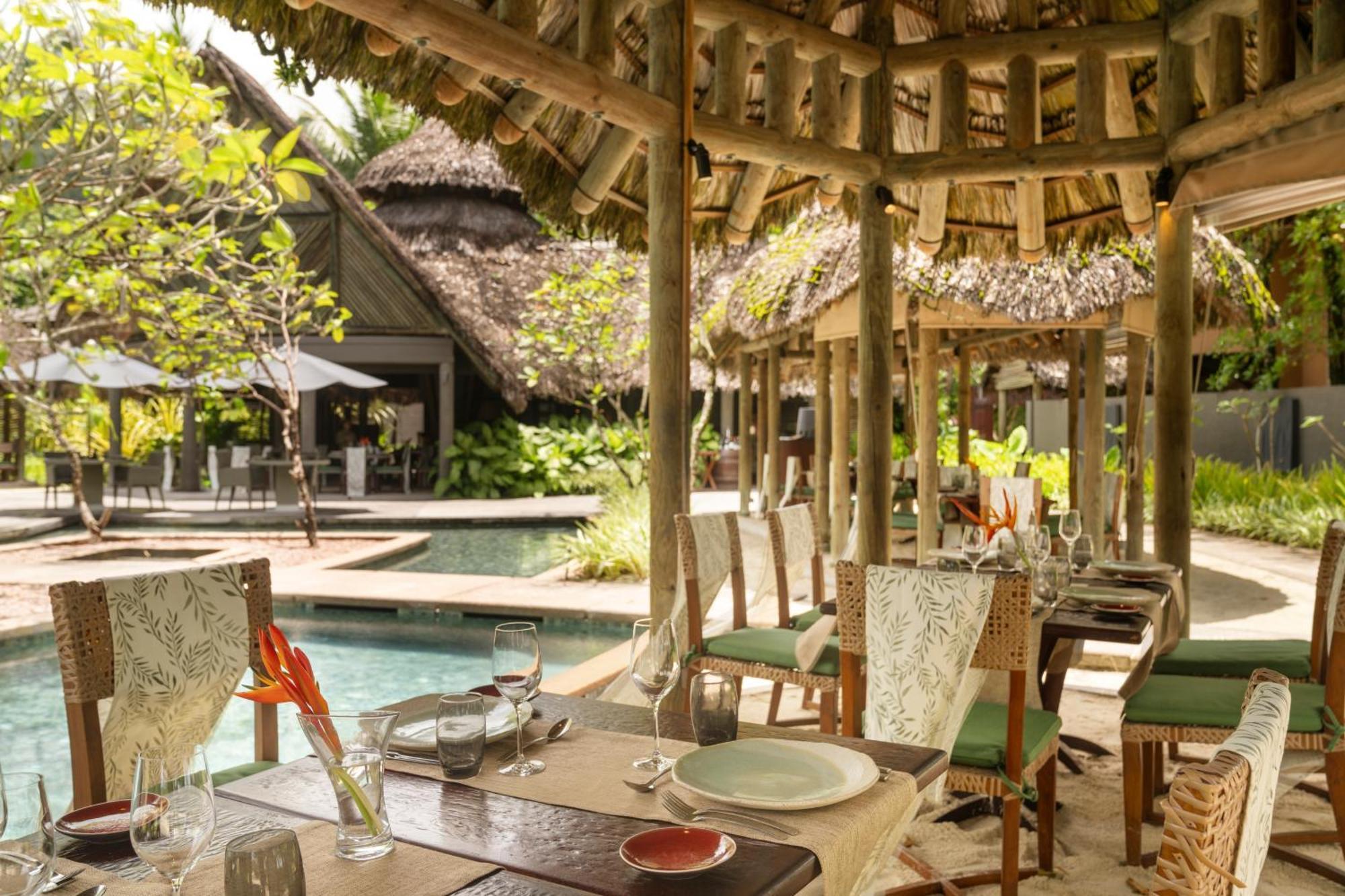 Constance Ephelia Hotel Port Glaud Exterior photo The restaurant at the resort